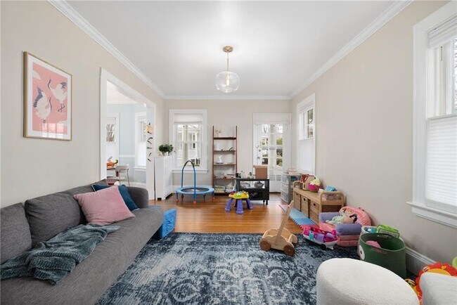 Foto del edificio - 422 Wayland Ave