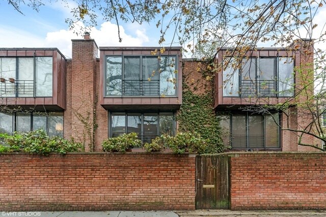 Foto principal - 2206 N Burling St