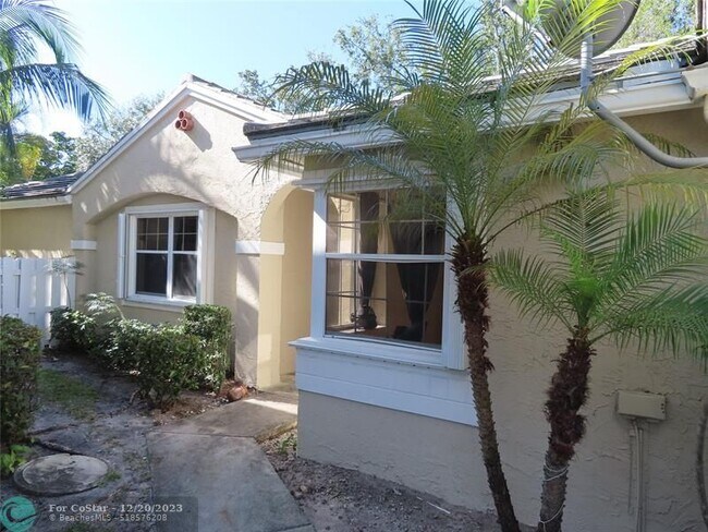 Building Photo - 850 NW 99th Ave