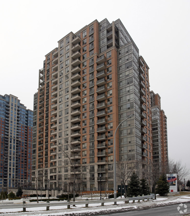 Building Photo - The Essex I