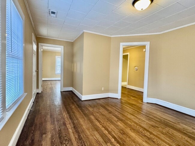 Building Photo - 2BR Home Available Now in Creedmoor!