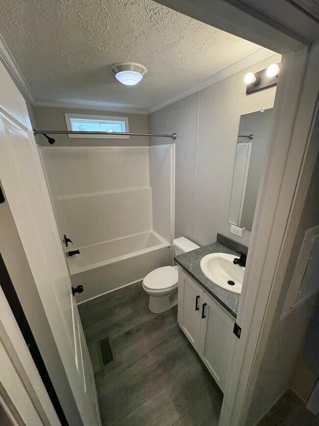 Foto del edificio - 8925 Beechwood Dr