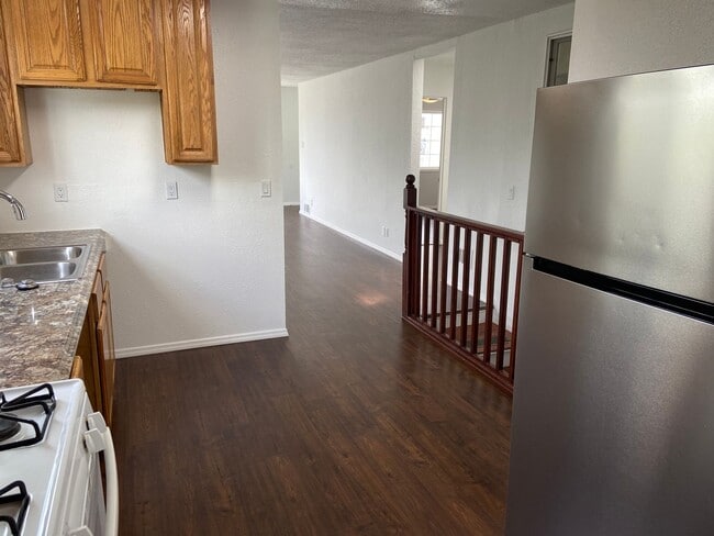 Building Photo - Single-Family Home 3BD/2BA Is Immediately ...