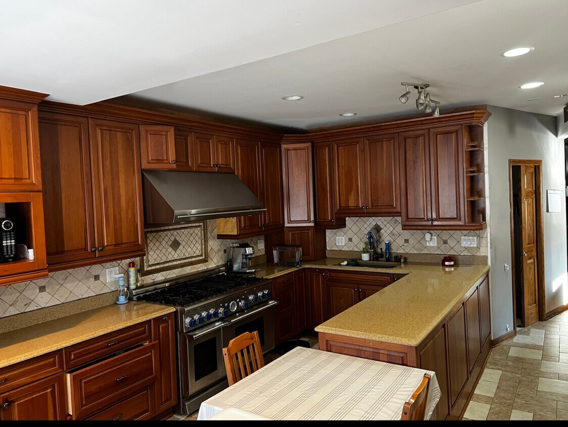 4954 W Cullom Ave, Chicago, IL 60641 House for Rent in Chicago, IL