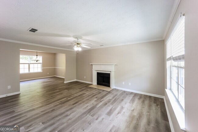 Building Photo - 8228 Sunnydale Ln