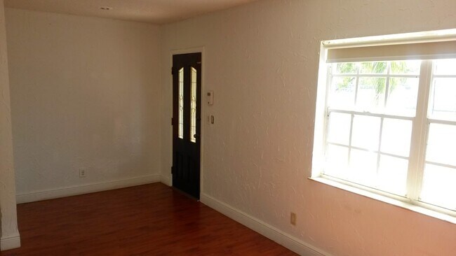 FOYER - 5911 SW 14th St