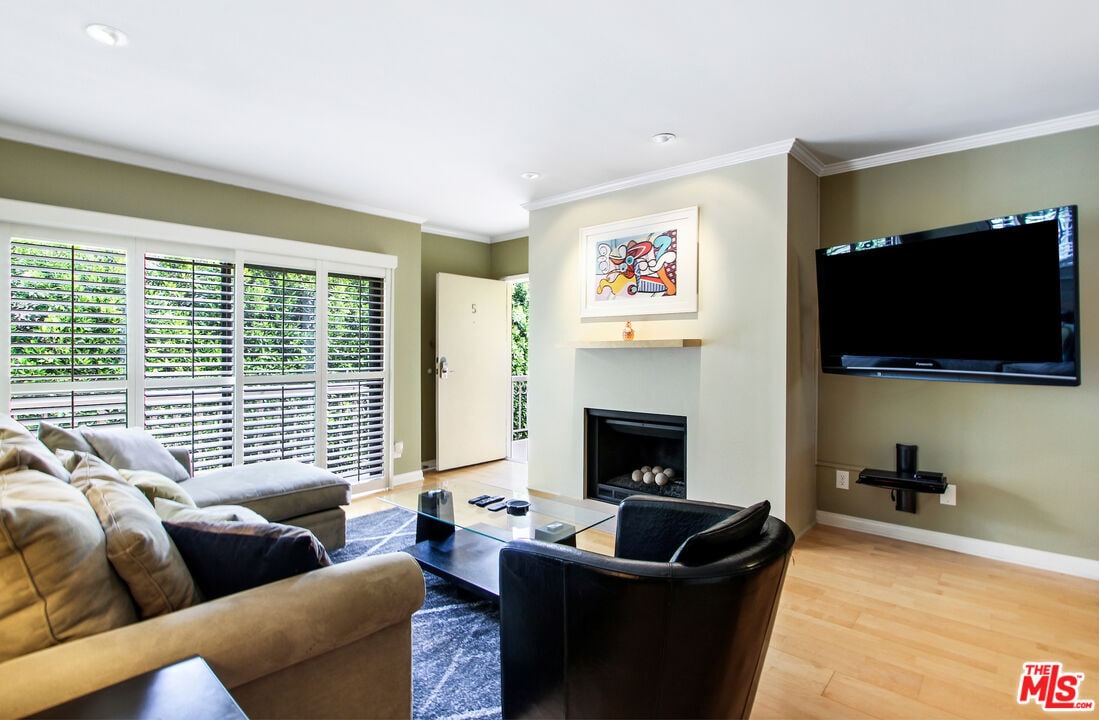 Foto principal - 10671 Wilkins Ave