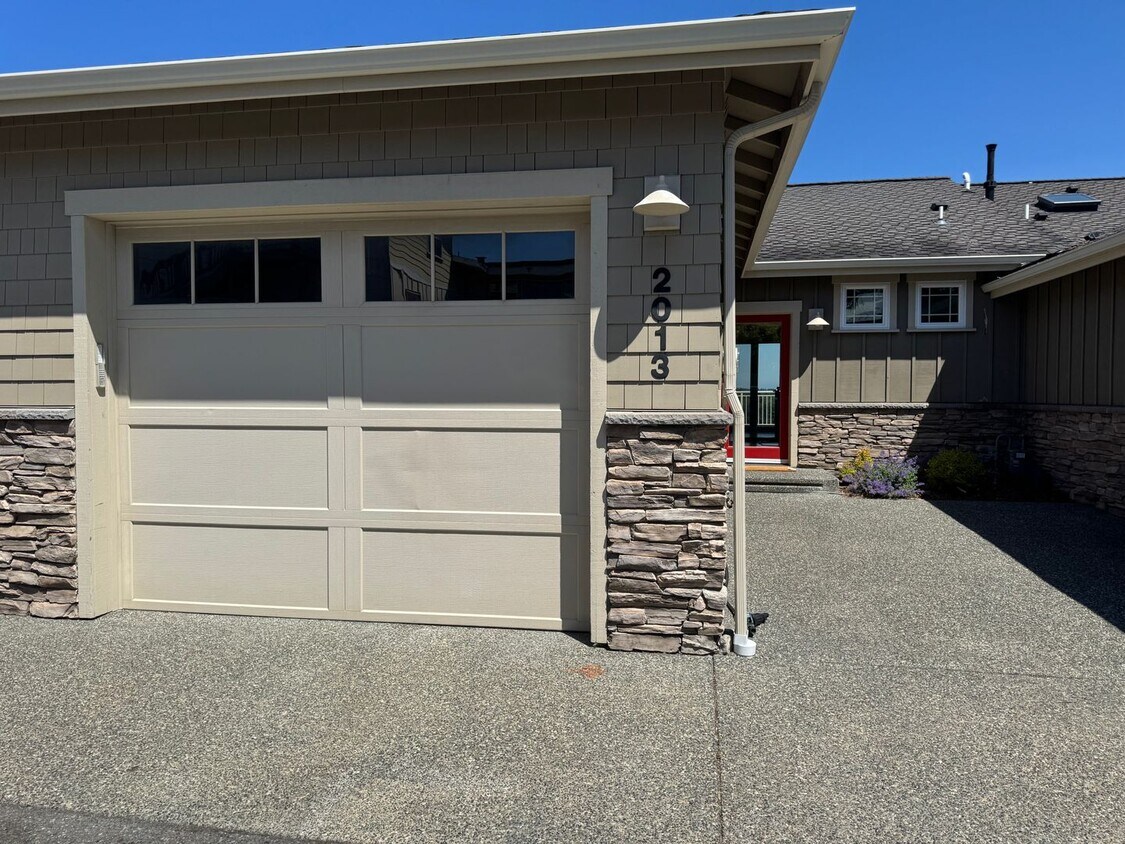Primary Photo - 3 Bed, 2.5 Bath PLUS Bonus Room Anacortes