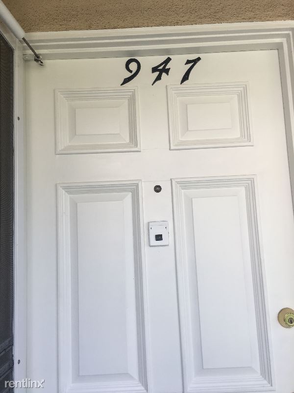 Building Photo - 2 br, 1 bath Apartment - 947 W. Glenoaks Bl.