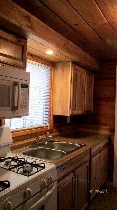 Foto del edificio - 2 story 1 bedroom apartment.