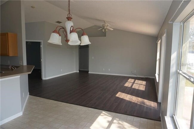 Foto del edificio - 915 Cork Oak Ln