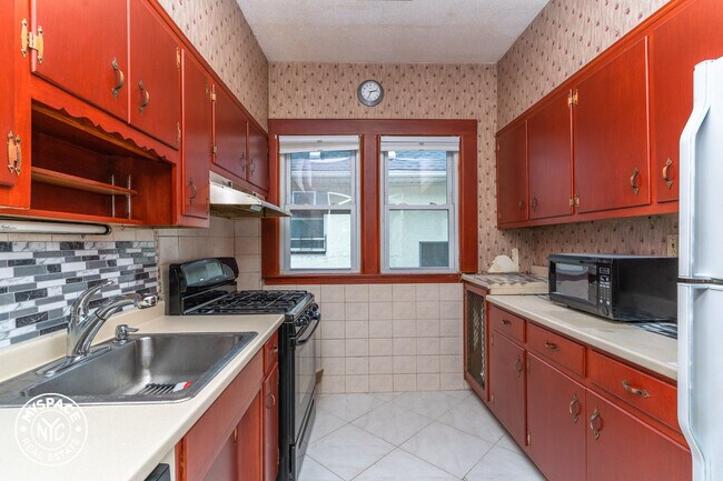 Foto del edificio - 1375 E 12th St