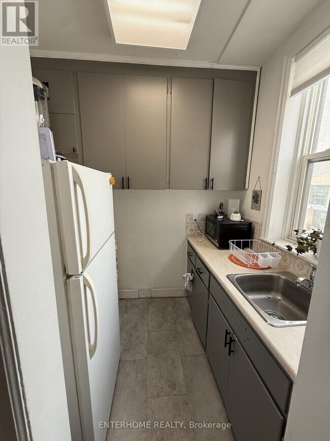 Photo du bâtiment - 51 Queen St E