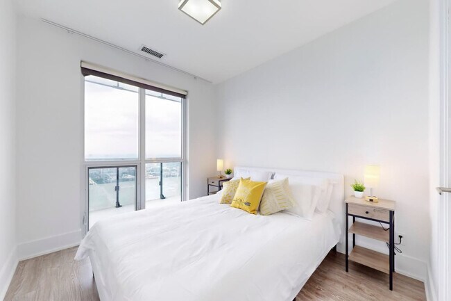 Photo du bâtiment - 300 Front St W