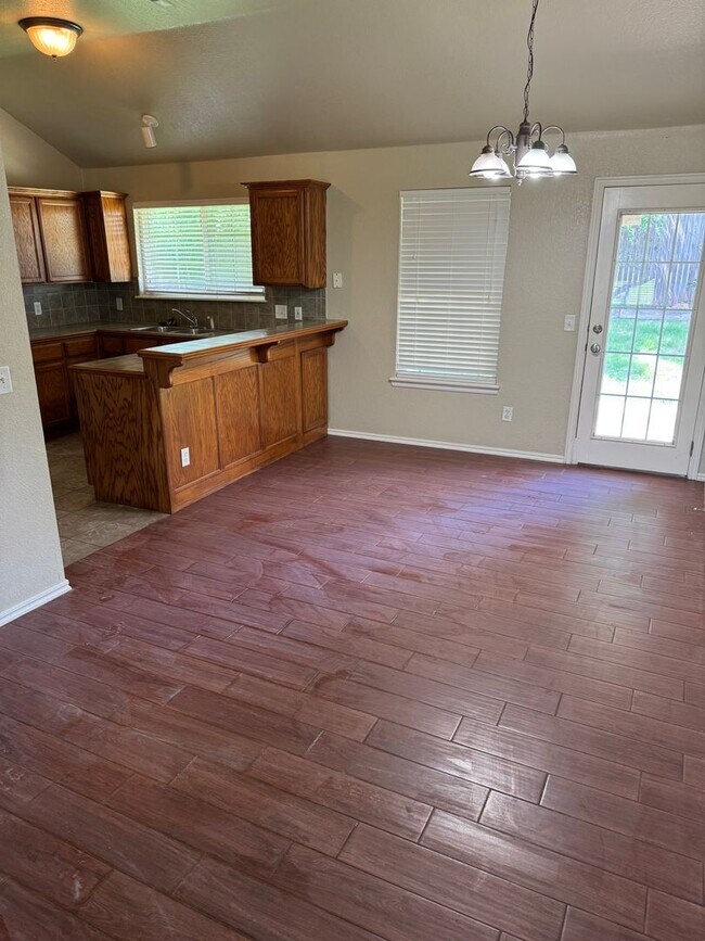 Foto del edificio - 1629 Creekside Ln