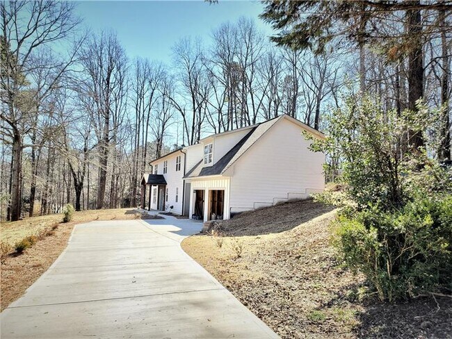 Building Photo - 1626 Batesville Rd