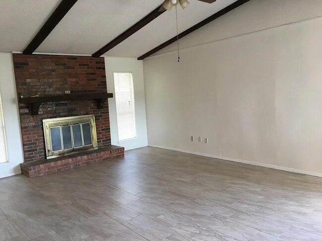 Building Photo - 205 Town North Dr