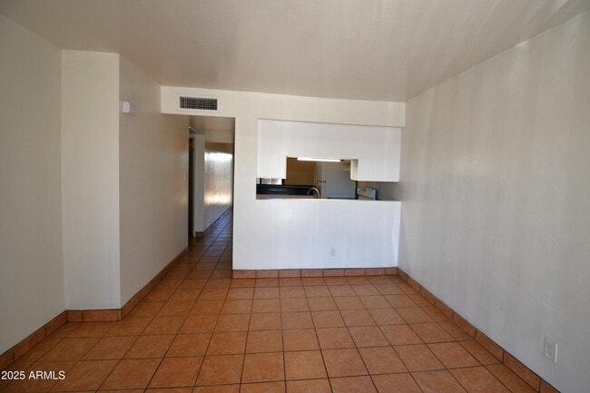 Building Photo - 1448 W Kilburn St