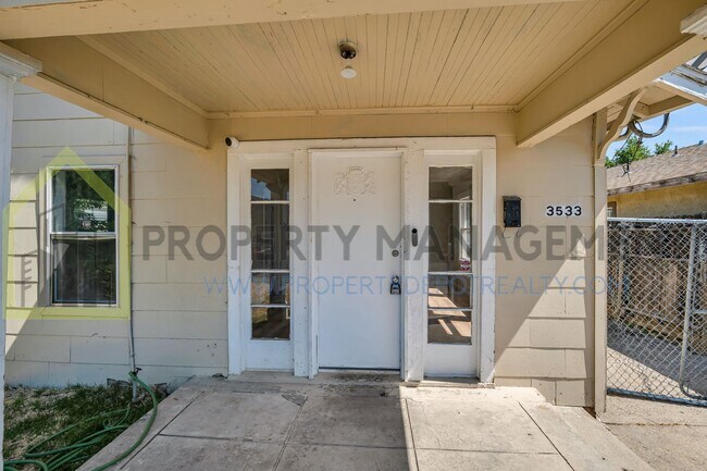 Foto del edificio - Charming 3-Bedroom Home for Rent