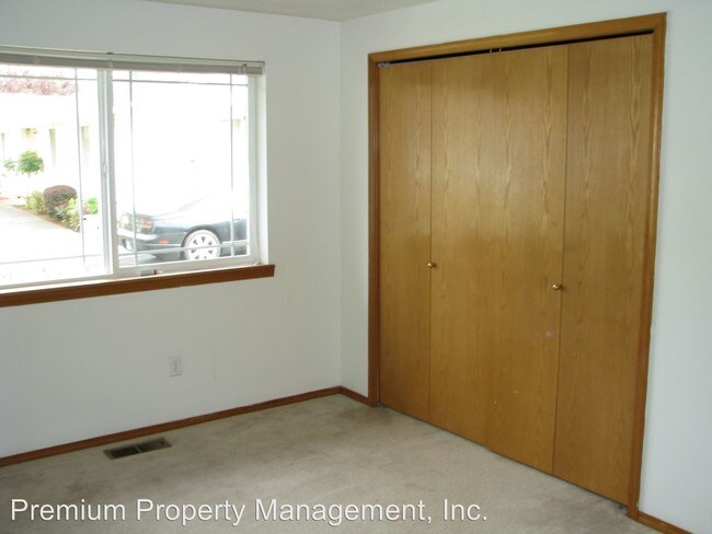 Building Photo - 5094 Skyline Village Loop S