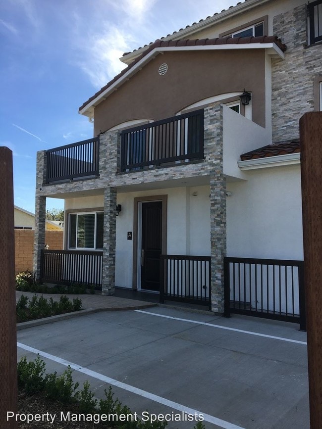Building Photo - 2 br, 2.5 bath House - 4546 Apricot Road #A