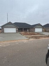 Building Photo - 333 Woodstock Ln