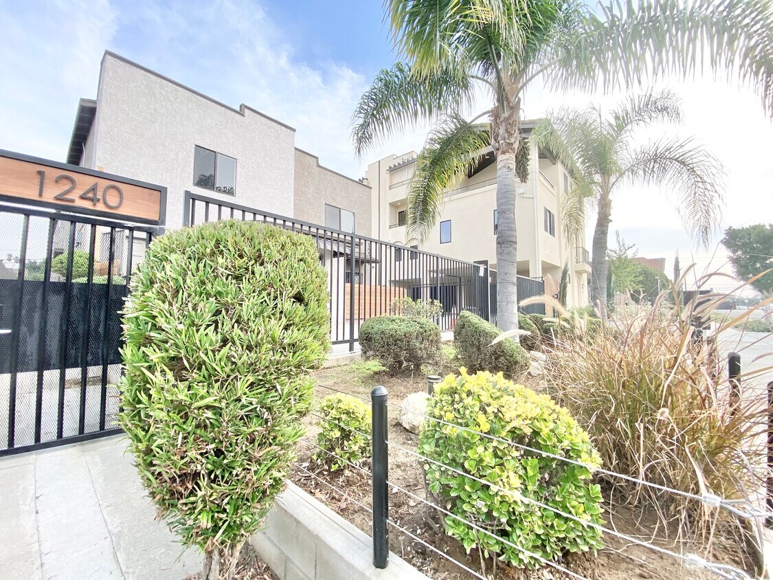 1240 Bronson Ave Unit 1A, Los Angeles, CA 90019 - Room for Rent in Los ...