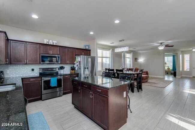 Building Photo - 35951 N Matthews Dr