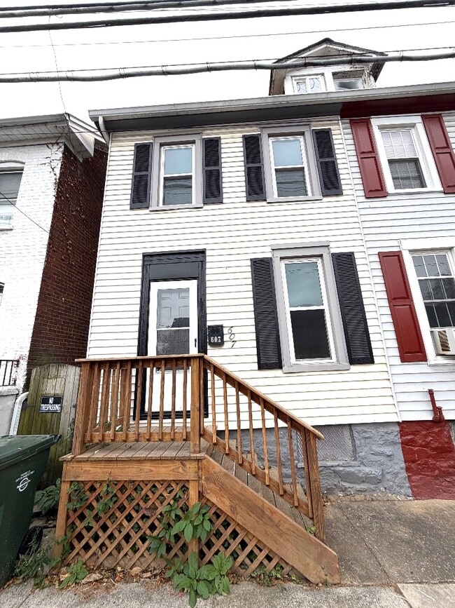 Building Photo - 607 Salem Ave