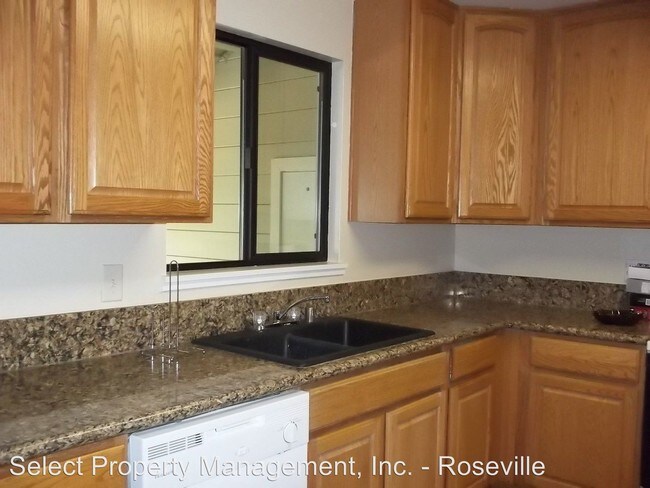 Foto del edificio - 5 br, 2 bath House - 6904 Main Avenue