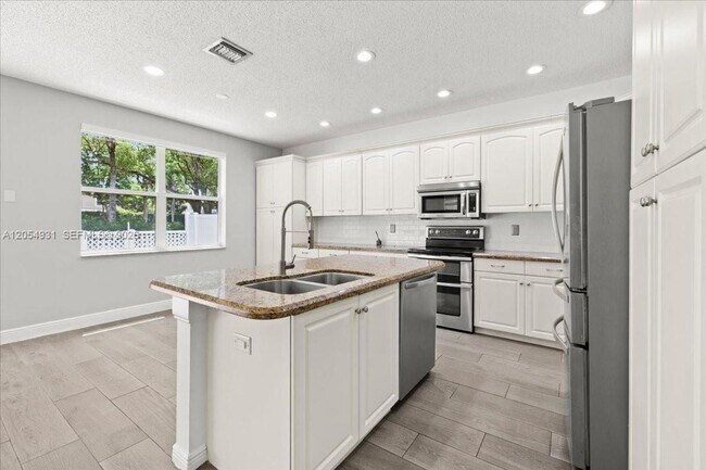 Building Photo - 5014 SW 155th Terrace
