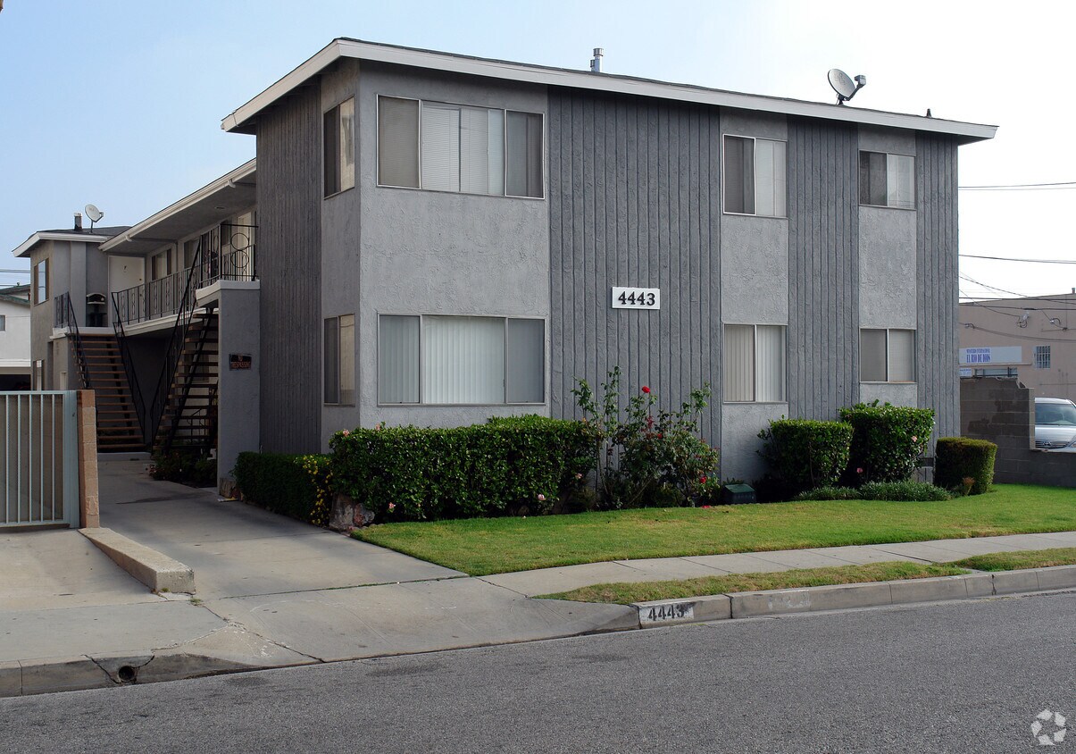 Primary Photo - 4443 W 130th St