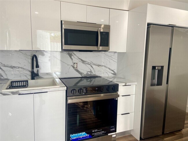 Foto del edificio - 2450 NW 68th St