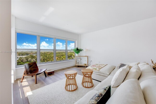 Foto del edificio - 9102 W Bay Harbor Dr