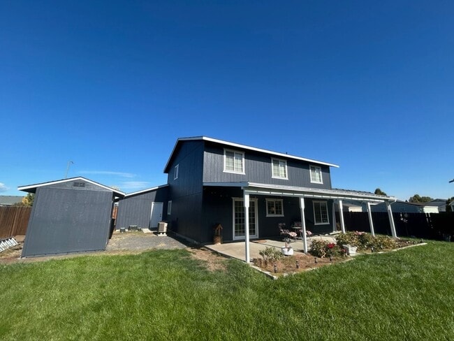 Building Photo - 1349 Greens Loop
