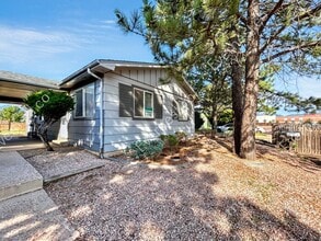 Building Photo - 954 W Moreno Ave