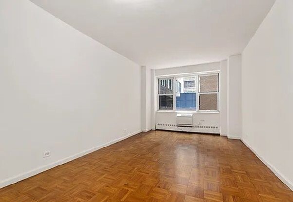 Foto del edificio - 300 E 46th St