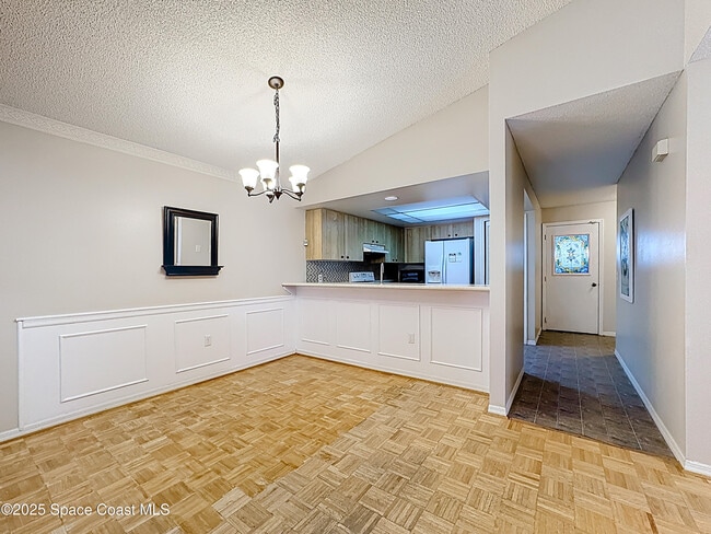 Building Photo - 3033 Dunhill Dr