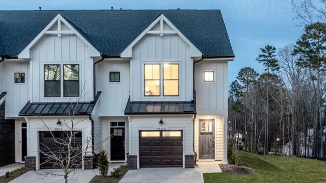 Foto del edificio - Stunning New Construction, 3BD Modern Town...