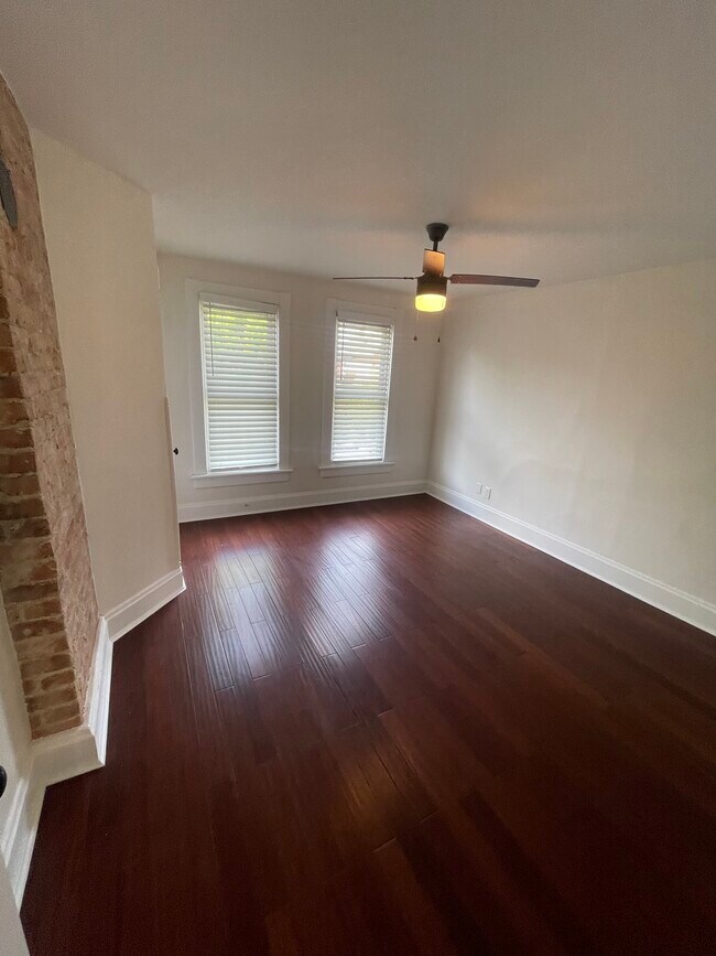Foto del edificio - 443 E Whittier St