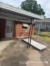 Building Photo - 528 N Beard Ave