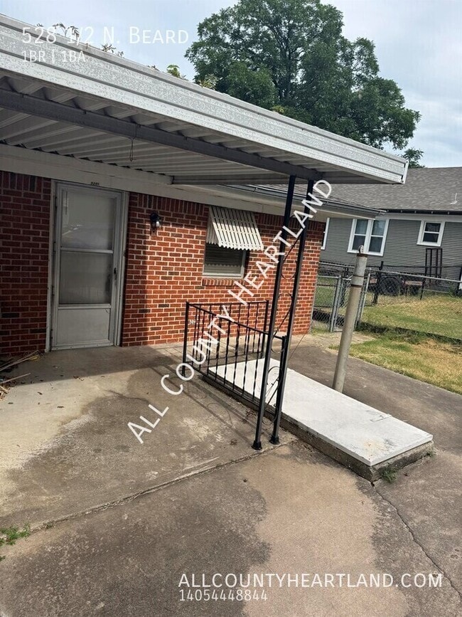 Building Photo - 528 N Beard Ave