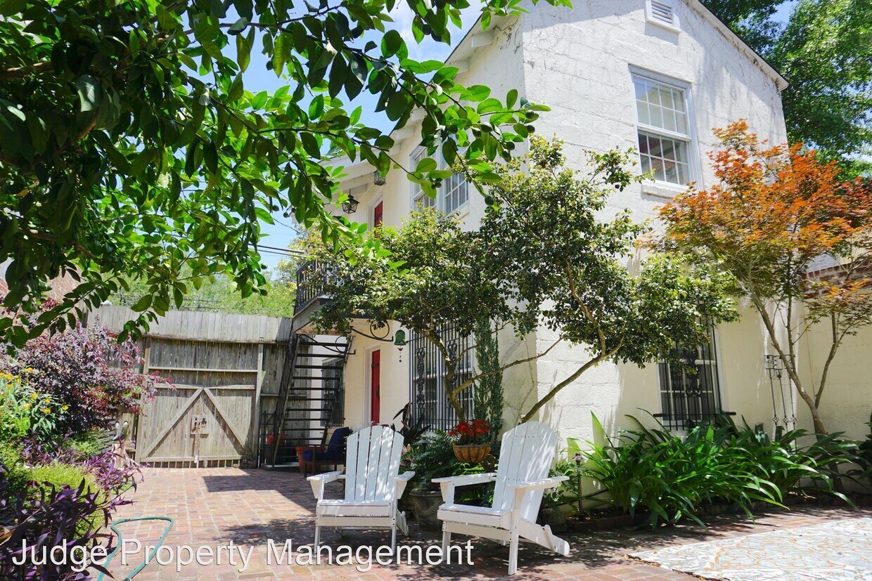 317 E Broad St, Savannah, GA 31401 House Rental in Savannah, GA