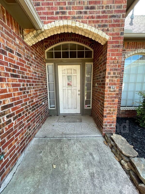 Foto del edificio - 2425 Flint Ridge Rd