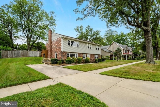 Building Photo - 4213 University Dr