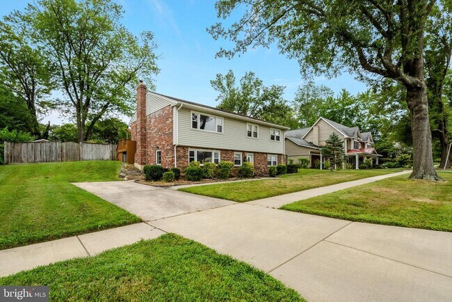 Foto del edificio - 4213 University Dr