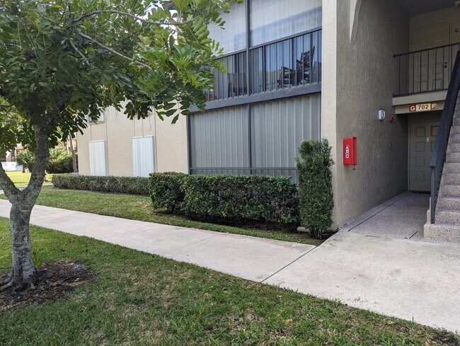 Foto del edificio - 702 Sunny Pine Way