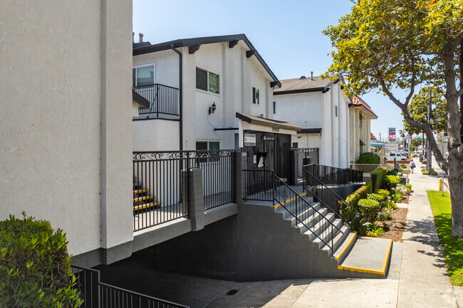 14928 Inglewood Ave - Lawndale Apartments