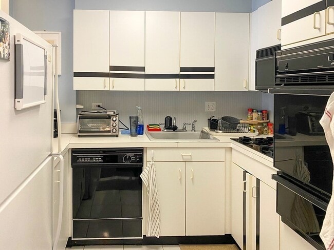 Building Photo - 151 Tremont St