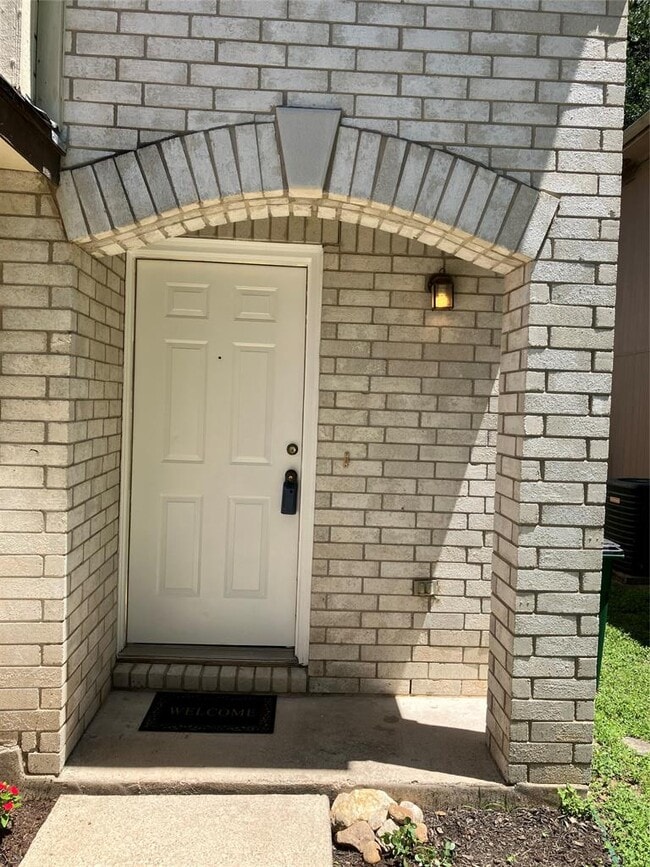 Building Photo - 9629 Sugar Hill Dr